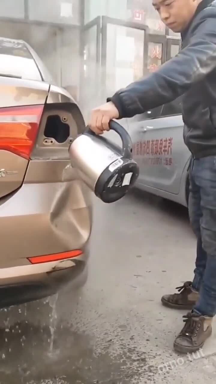 Лайфхак: Как просто исправить вмятину у авто. | Мистер Х., 19 апреля 2022