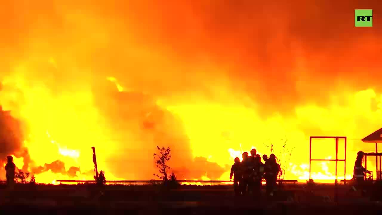 Азербайджан горит. Горит завод. Сумгаит пожар. Пожар на шинном заводе в Москве 1996.