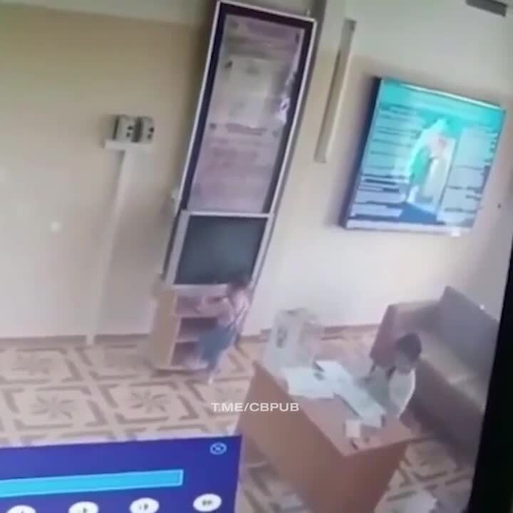 Двухлетняя девочка из Казахстана попала в реанимацию после того, как на ...