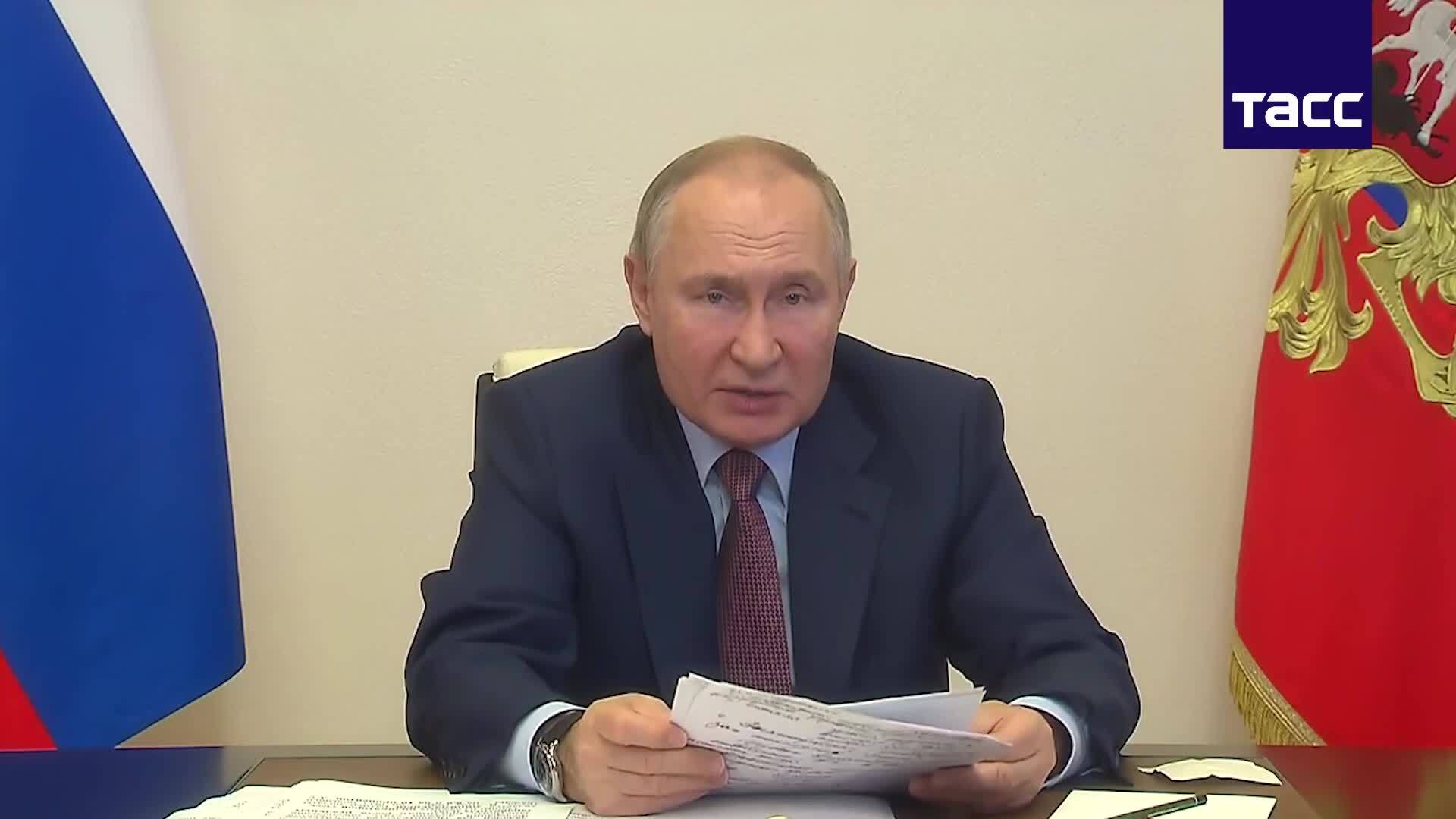Путин подписал закон о повышении МРОТ с 1 января 2023г. На сколько ...