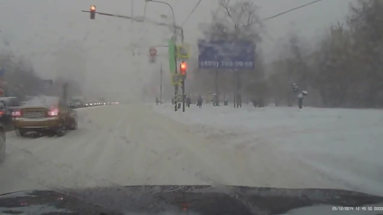 А чукча в чуме ждёт рассвета, а рассвет наступит летом, А зимой ...