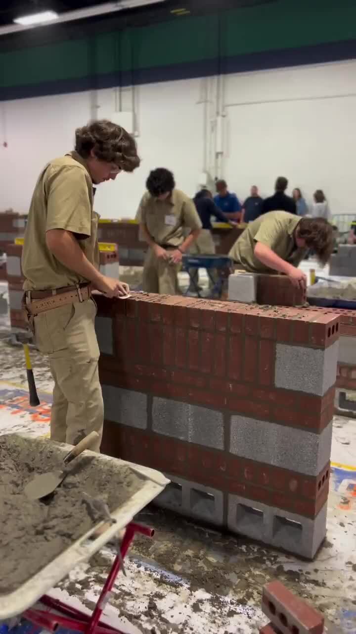 Так молодежи прививают любовь к профессии строителя и завлекают на ...