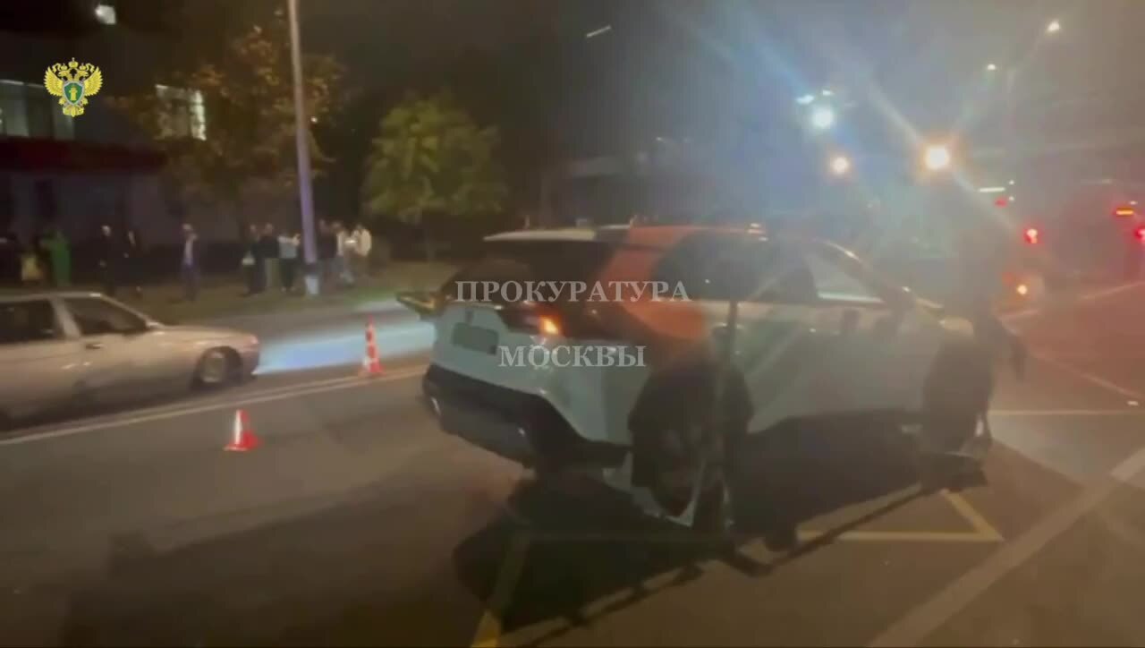 Фольксваген поло каршеринг. Аварии каршеринговых автомобилей. На планерной водитель каршеринга. Машина каршеринг. Автомобиль.