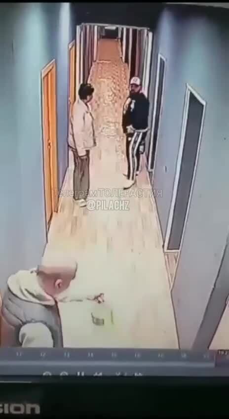 В Тверской области какой-то мужик разлил бензин и поджёг хостел с ...